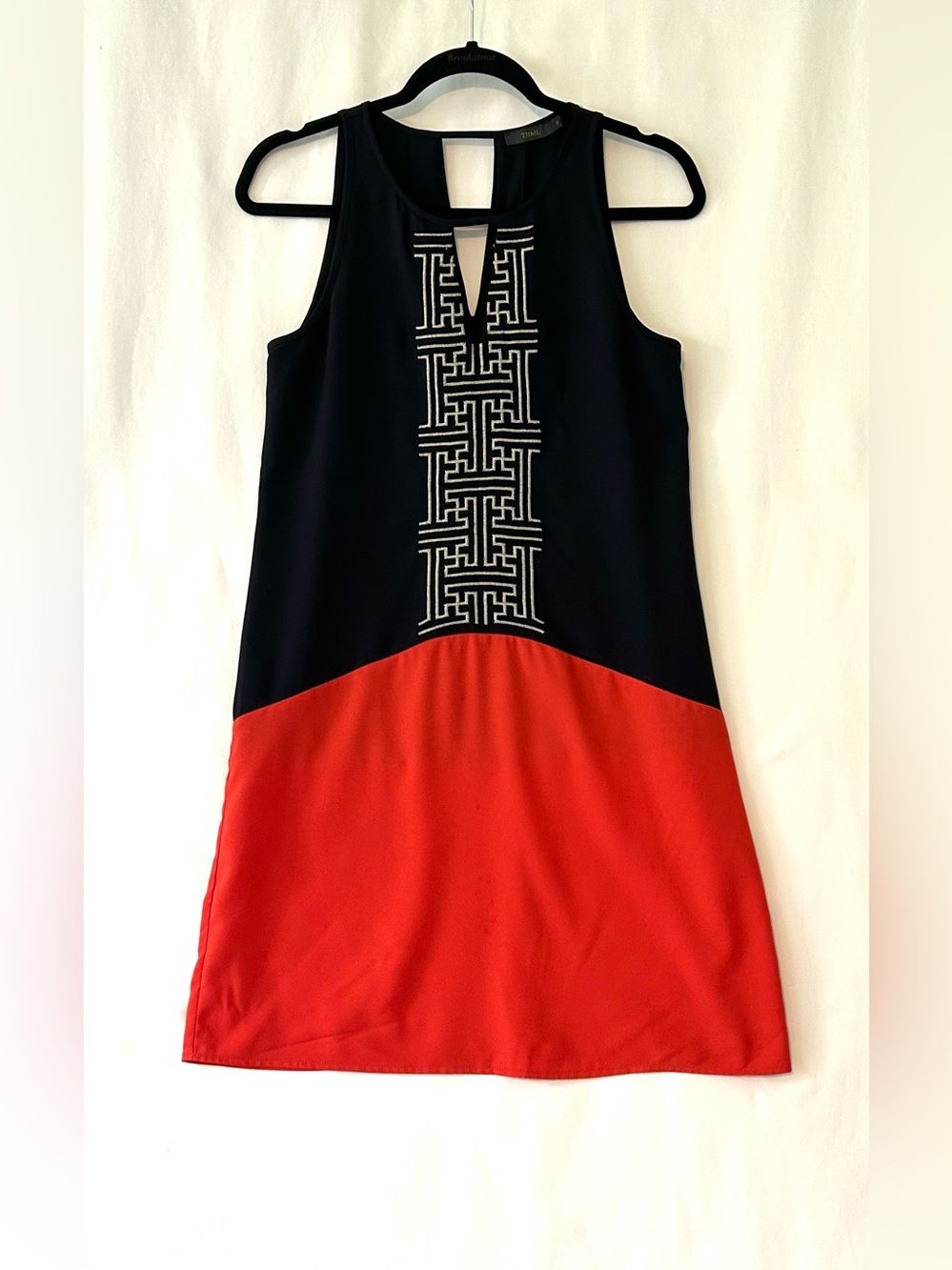 THML Abriana Colorblock Shift Dress SzSM Black/Red Embroidery Front/Back Cutout